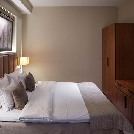 Bank Hotel, A Member Of Small Luxury Hotels Stoccolma Esterno foto A bedroom at the hotel