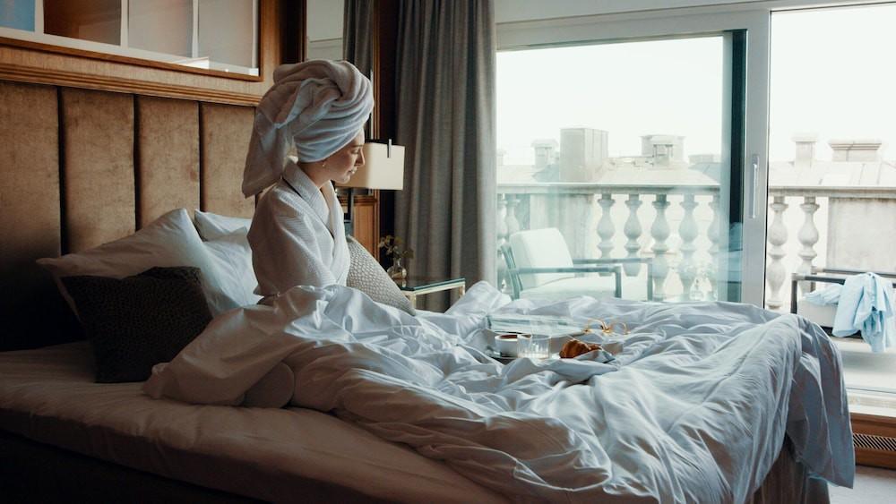 Bank Hotel, A Member Of Small Luxury Hotels Stoccolma Esterno foto A woman wearing a bathrobe
