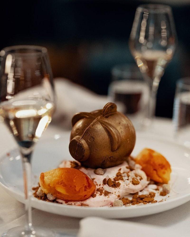 Bank Hotel, A Member Of Small Luxury Hotels Stoccolma Esterno foto A chocolate piggy bank