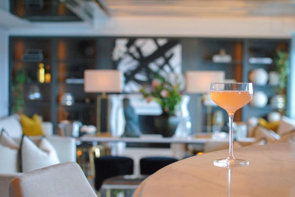 Bank Hotel, A Member Of Small Luxury Hotels Stoccolma Esterno foto A glass of champagne
