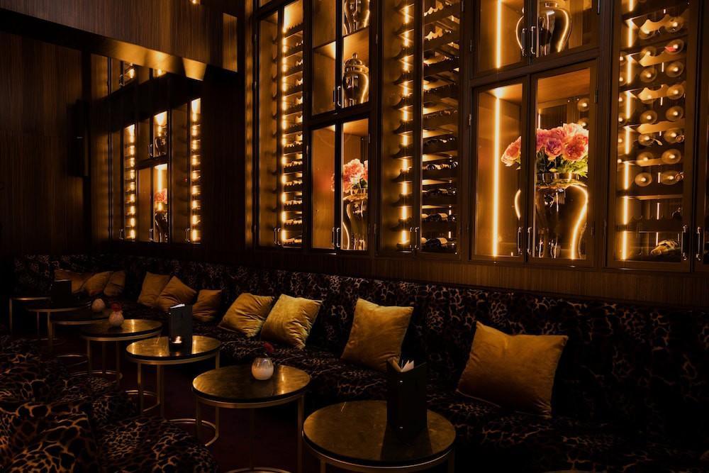 Bank Hotel, A Member Of Small Luxury Hotels Stoccolma Esterno foto The interior of the bar